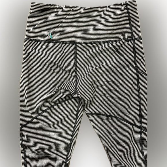 Lululemon Rebel Runner, cropped, leggings size small - Picture 3 of 4